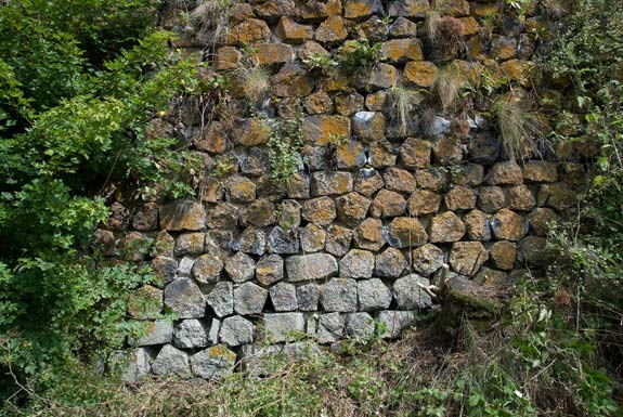 Arlempdes : Mur d'enceinte du bourg castral