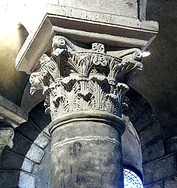 chapiteau de l'abside