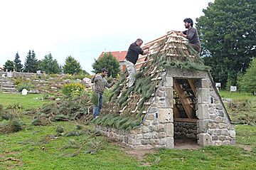 Construction d'une cabane dans l'Horst de Clastre