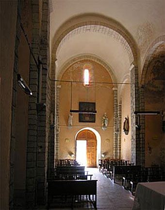 Gras - Église Saint-Vincent : la nef