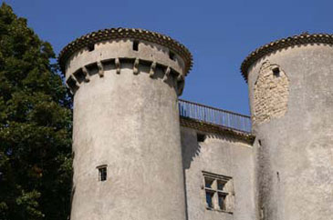 Château de Hautvillard : Les deux tours de la façade sud