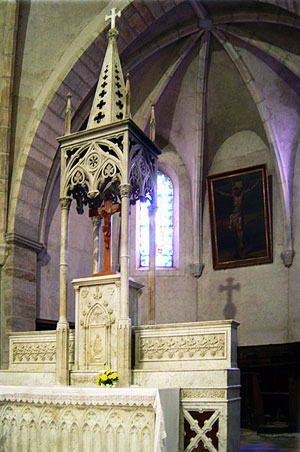 église de Joyeuse : Le maître-autel en marbre du XIXe siècle