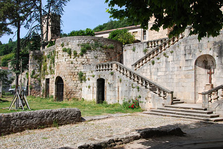 Largentière : le château, escalier extérieur