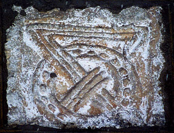 pierre de remploi dans l'église de Larnas