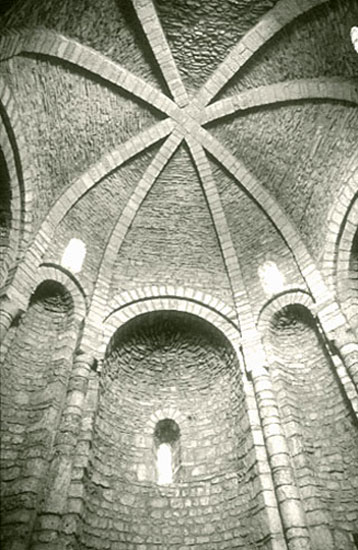 église de Mélas - Intérieur de la chapelle octogonale