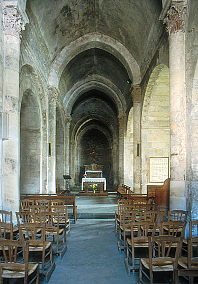 église Saint-étienne de Mélas - nef centrale