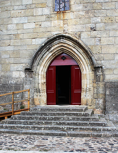 église de Mercuer le portail