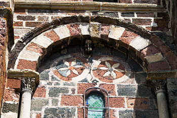 Abbatiale Saint-Chaffre du Monastier - détail façade occidentale