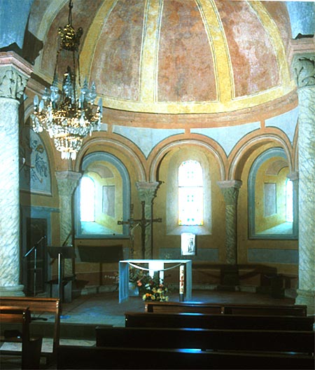 église de Saint-Julien-du-Serre, intérieur : l'abside