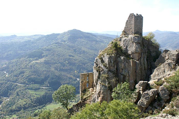 Rochebonne : vestiges du donjon et de la tour sud
