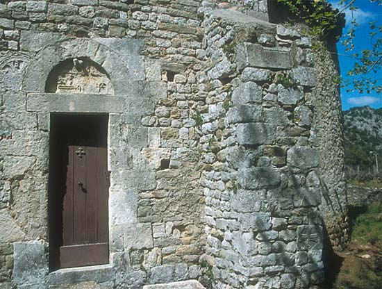 Chapelle Saint-Ostian - détail du tympan