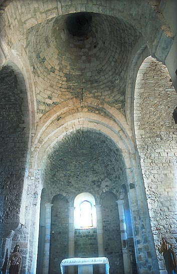 Église Saint-Thomas, l'abside et la coupole sur la croisée du transept