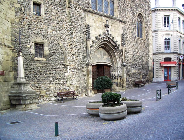 église saint-Julien Le portail