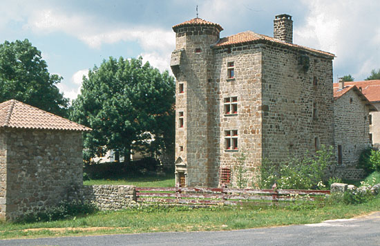 La maison forte de Villeneuve (commune de Lachapelle-Graillouse)